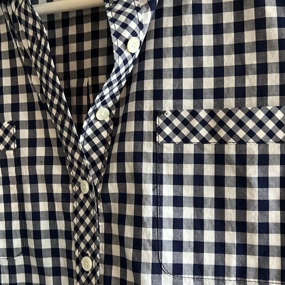 Vineyard Vines navy blue, and white gingham patterned dress with pockets. - Picture 2 of 7
